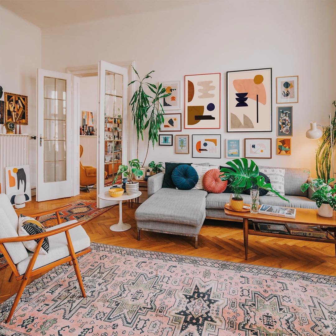 6. Connect a Gallery Wall With Repeated Colors