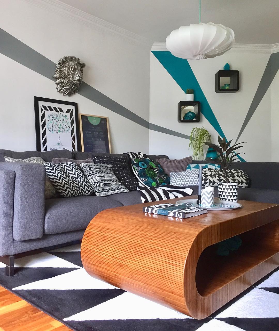 9. Soften Graphic Patterns With a Curved Wood Table