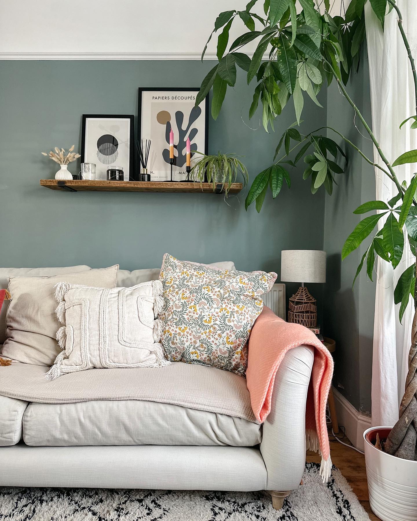 20. Stop Rich Wall Color at a High Picture Rail