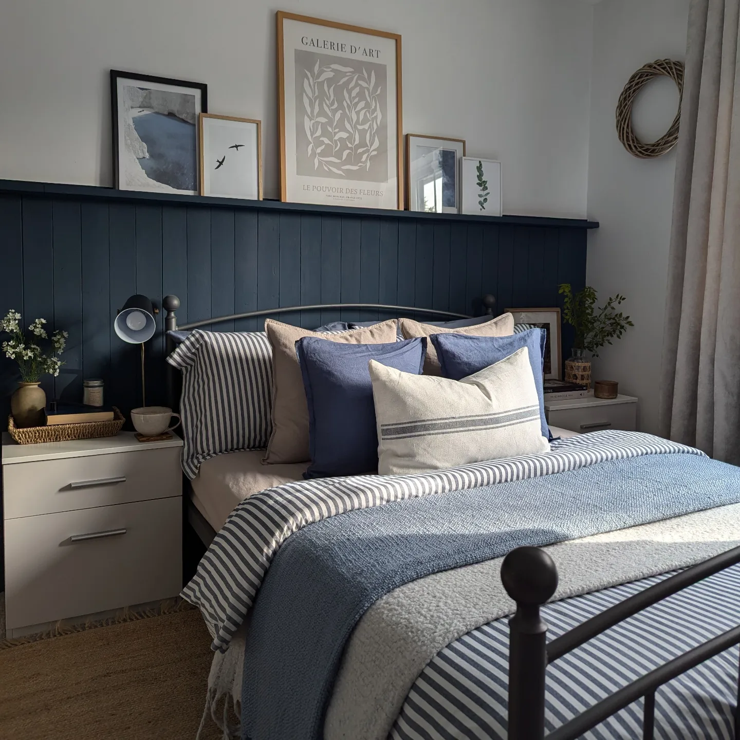 15 Finish Navy Paneling With a Picture Ledge