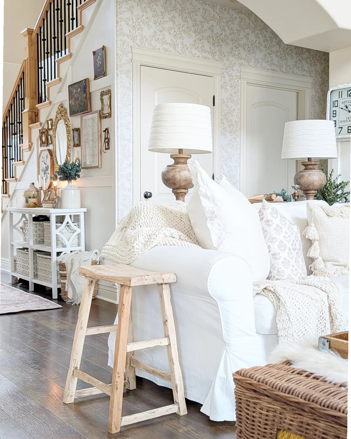 10. Layer White Upholstery With Woven Storage