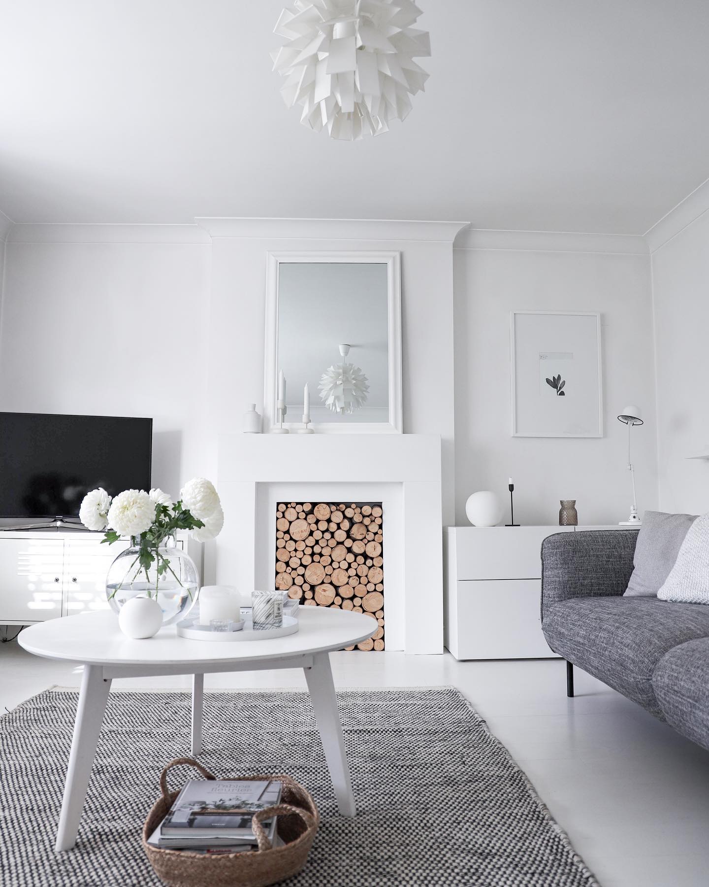 14. Warm a White Room with Small Natural Details