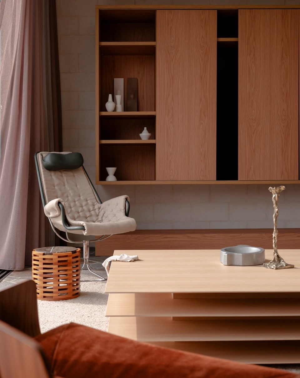 16. Balance Open Shelves With Sliding Cabinet Doors