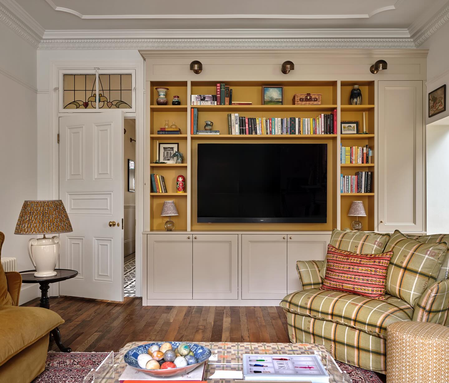 20. Put an Accent Color Inside the Shelves