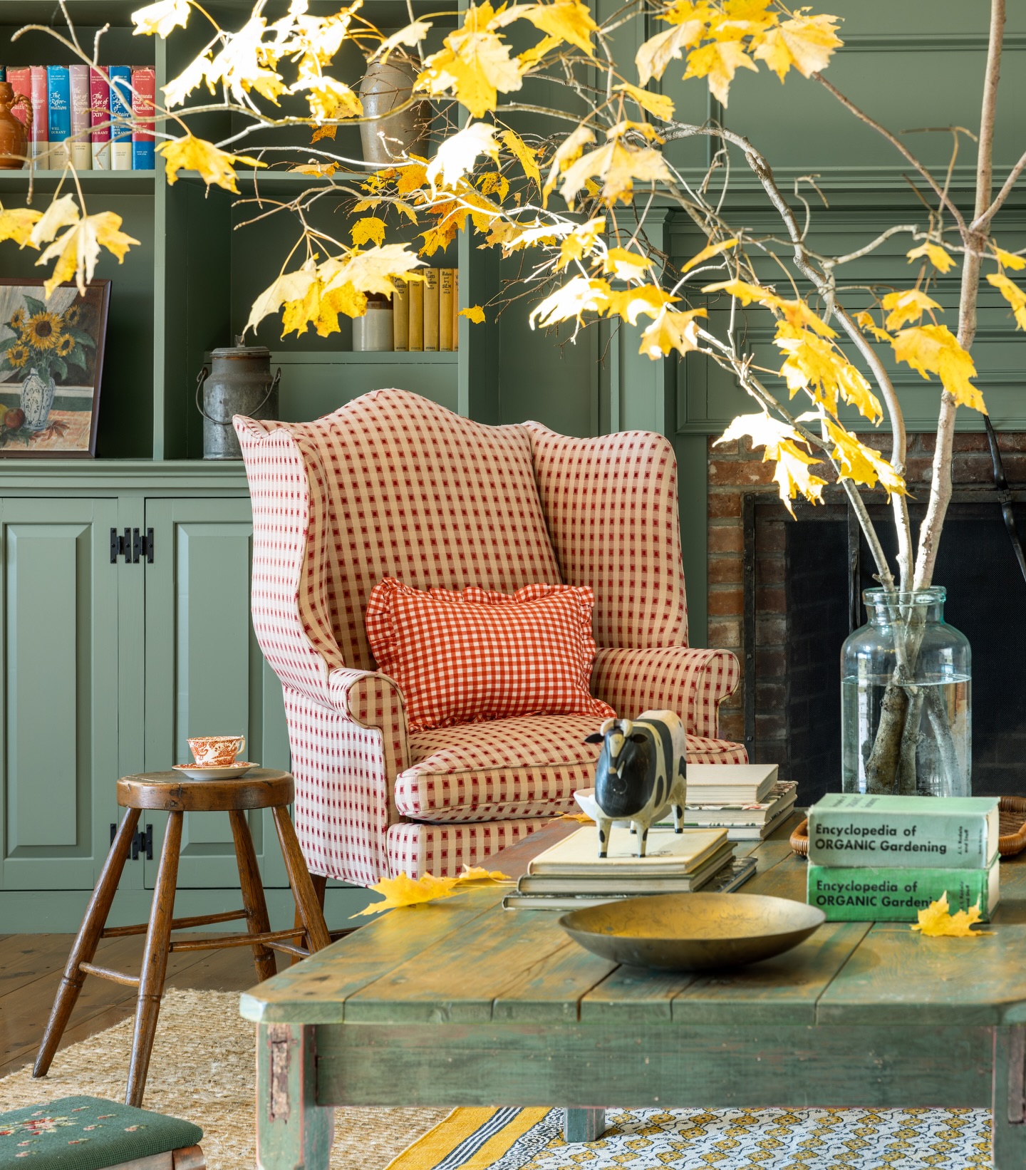11. Brighten Deep Green With Golden Branches