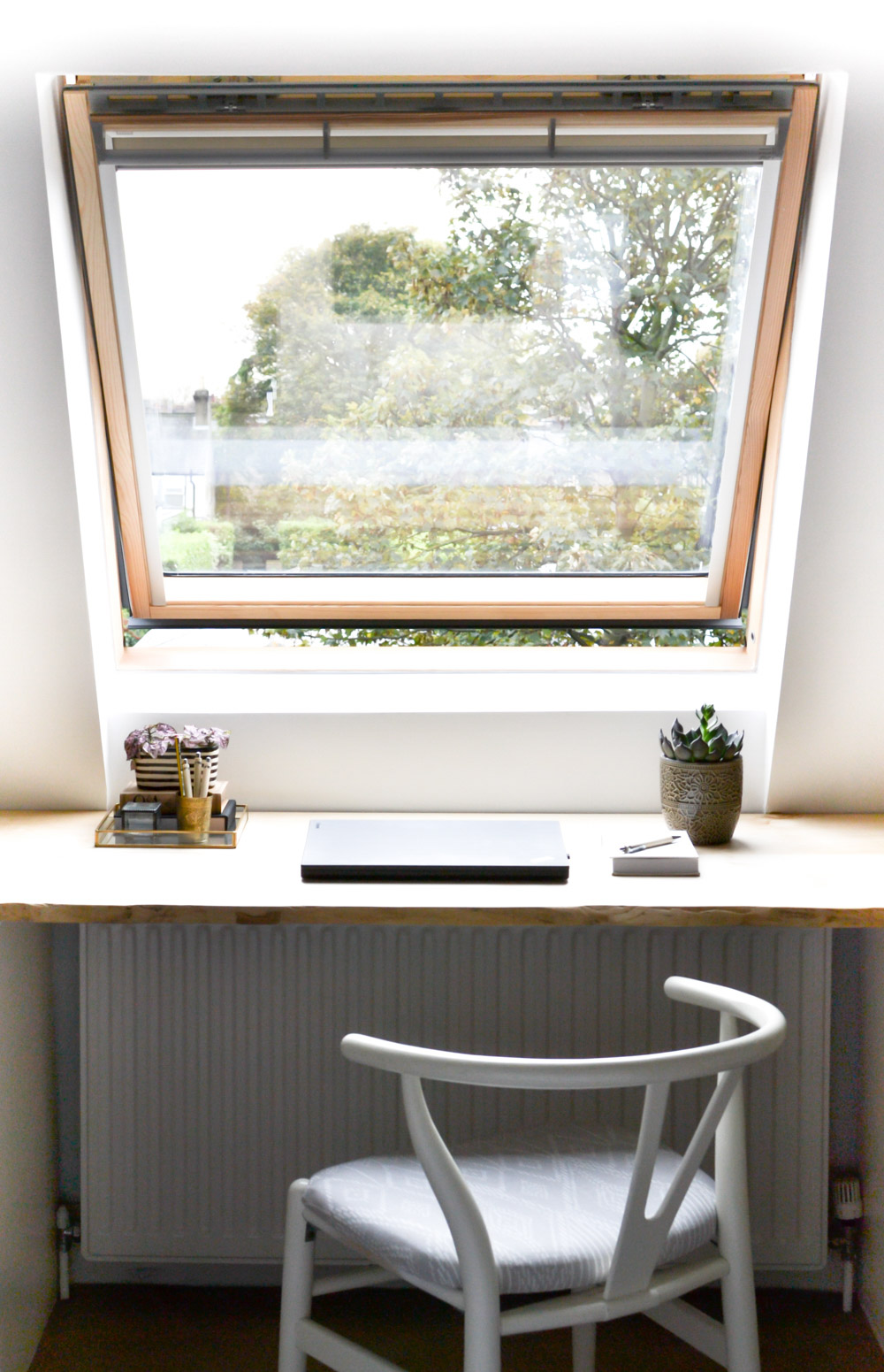 10. Give a Bedroom Desk a Natural Wood Edge