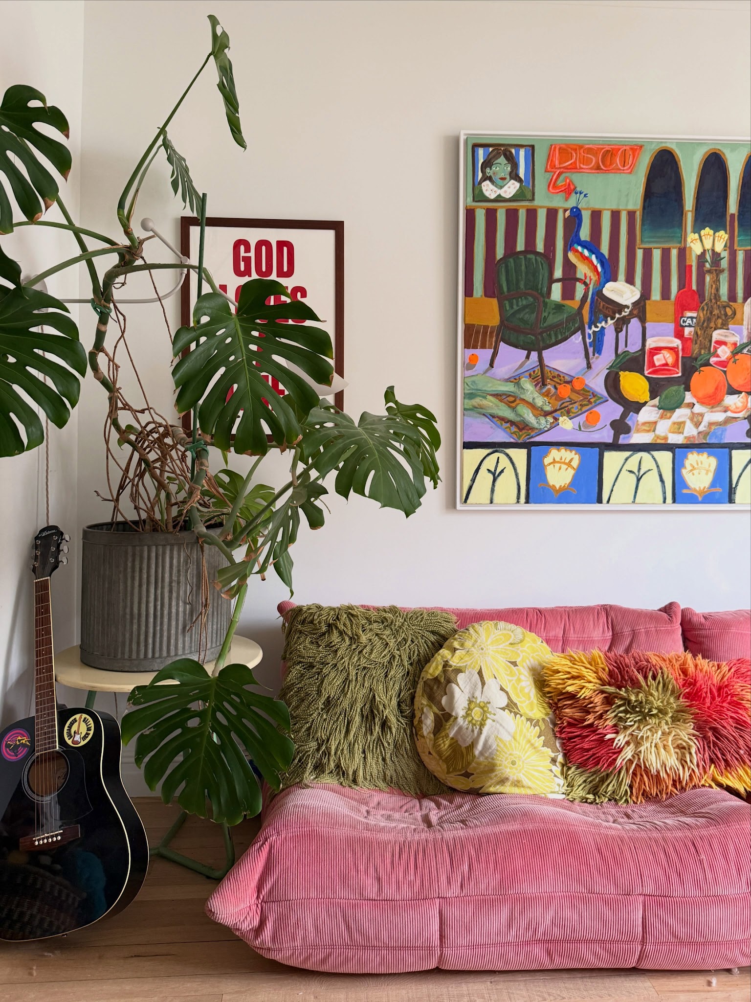 19. Give Pink Seating a Relaxed, Low Profile