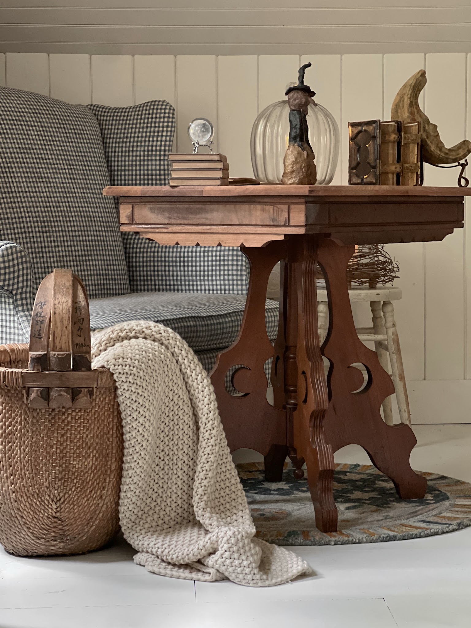 15. Soften Checked Upholstery with a Chunky Throw