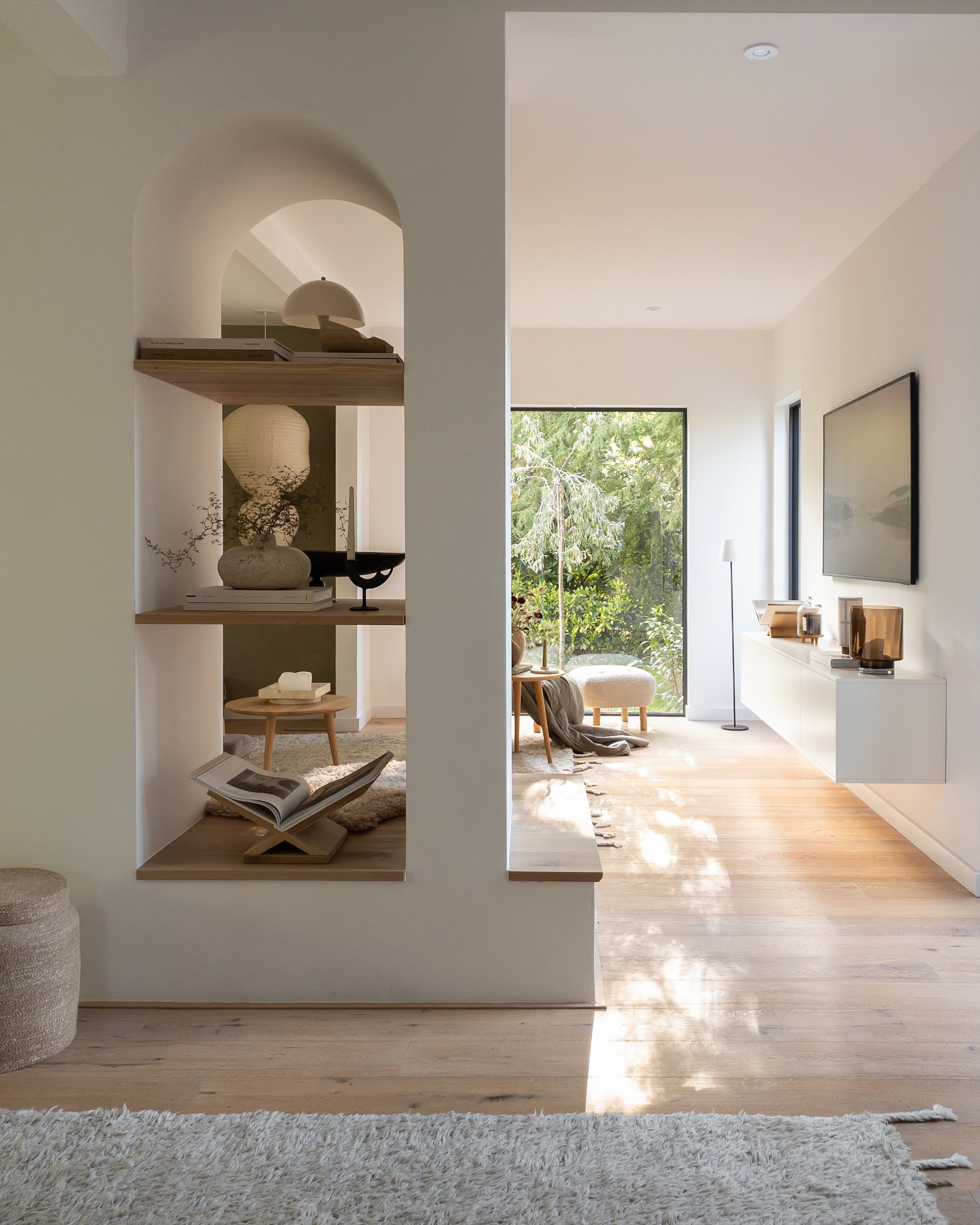 2. Open the View With an Arched Display Niche