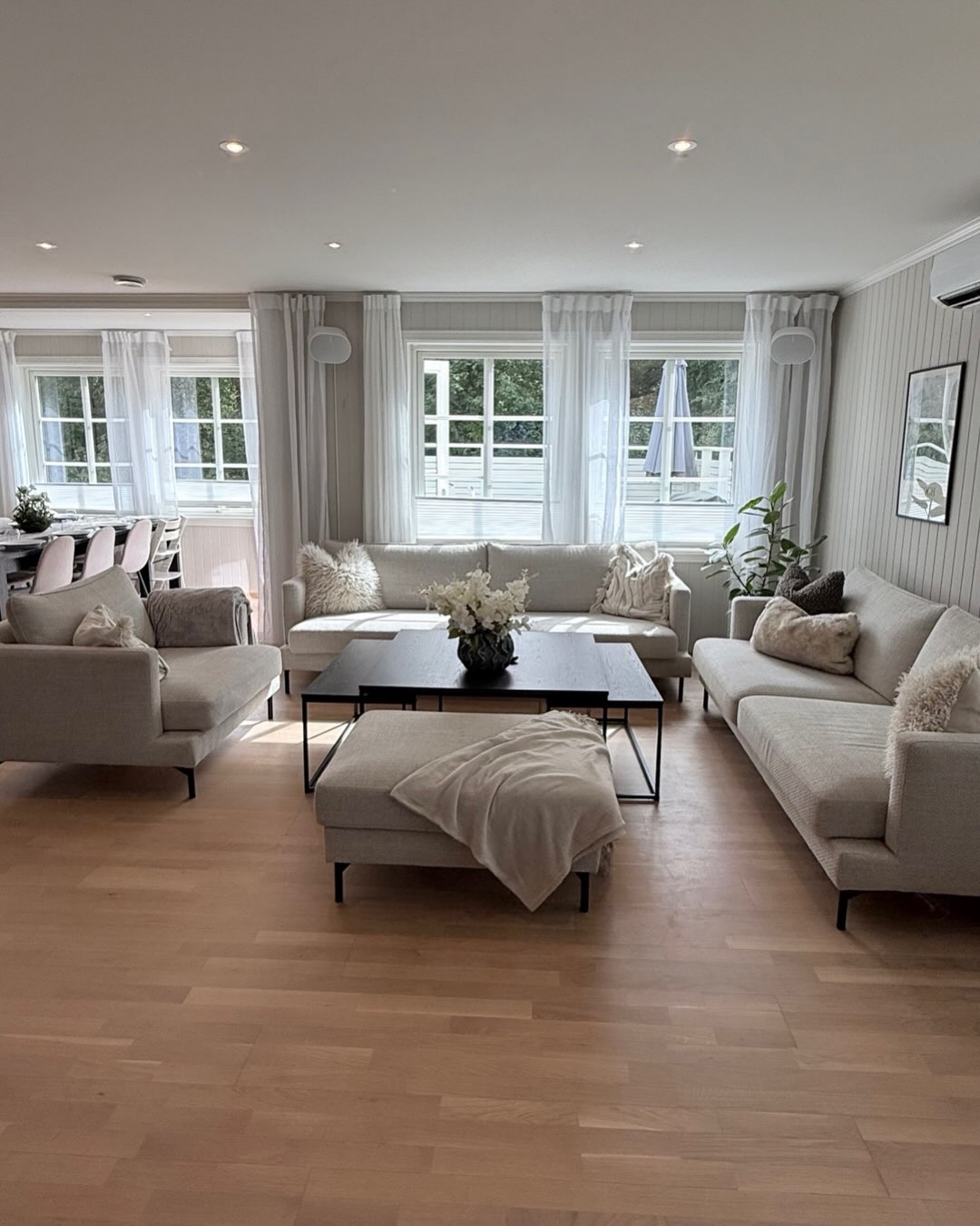 9. Arrange Pale Seating for Easy Conversation