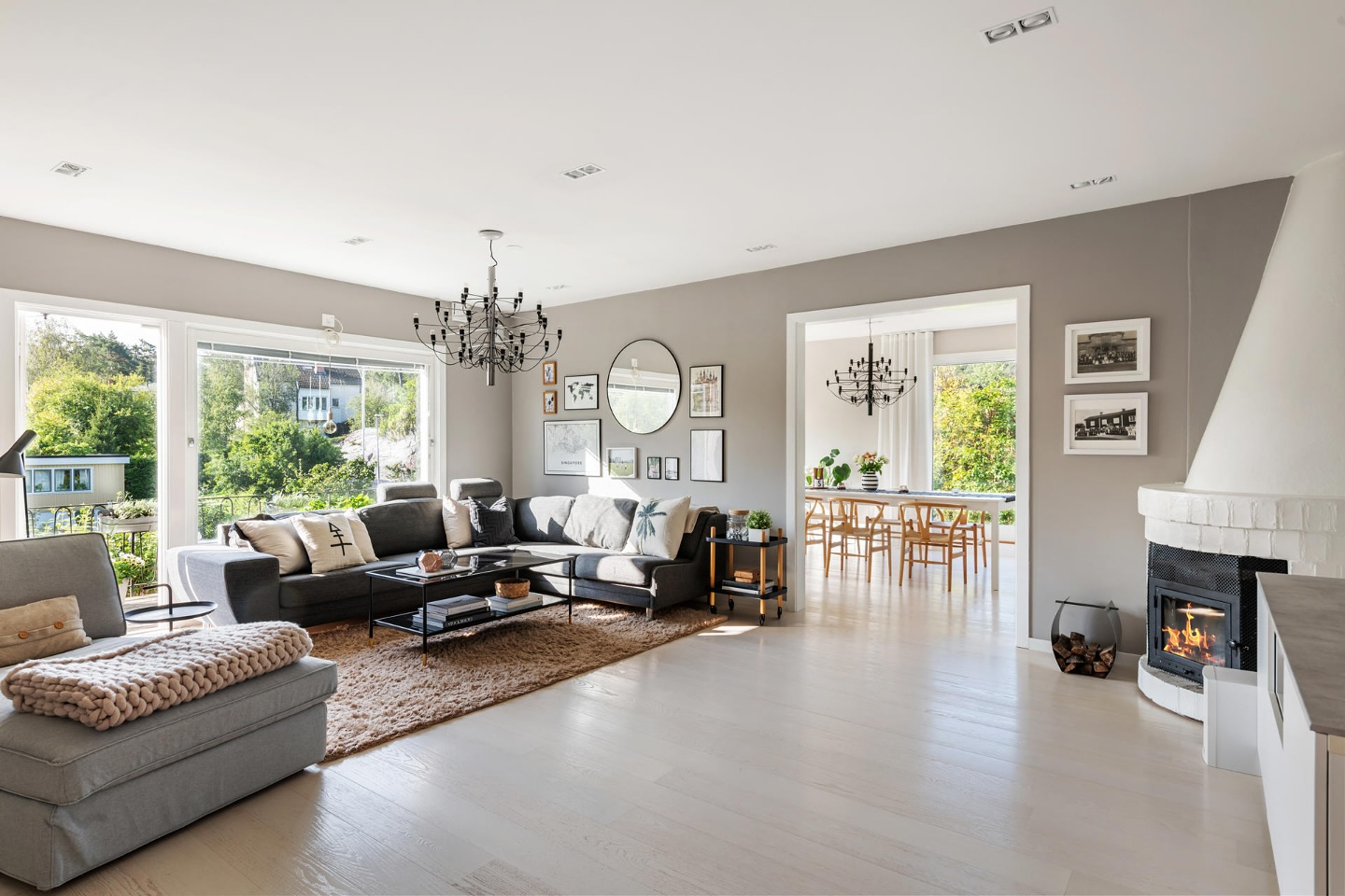 16. Keep the Floor Open Between Sitting and Dining