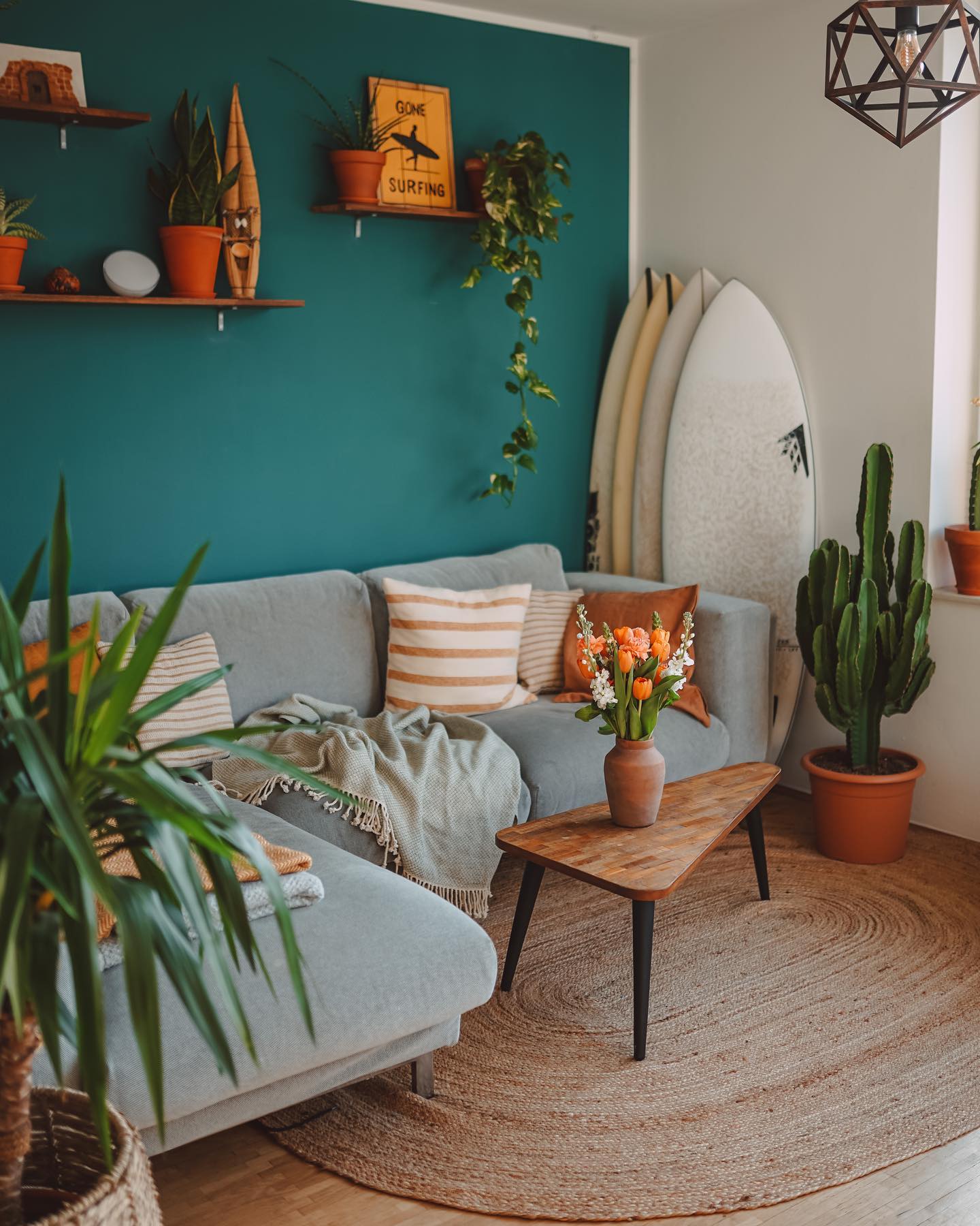 9. Soften a Sectional Layout With a Round Rug
