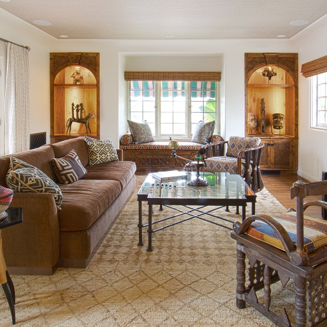 10. Use Recessed Displays to Frame the Seating