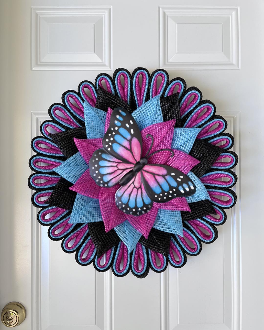 4. Shape Pink and Blue Mesh Into Butterfly Petals