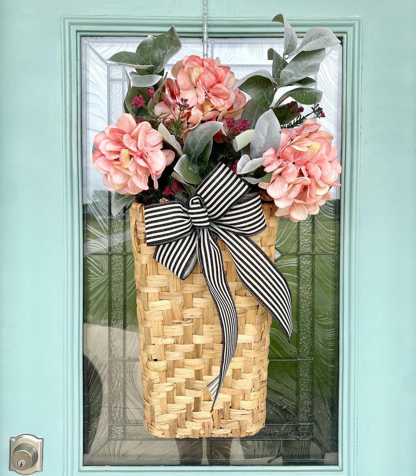 16. Accent Peach Hydrangeas With Black and White Stripes