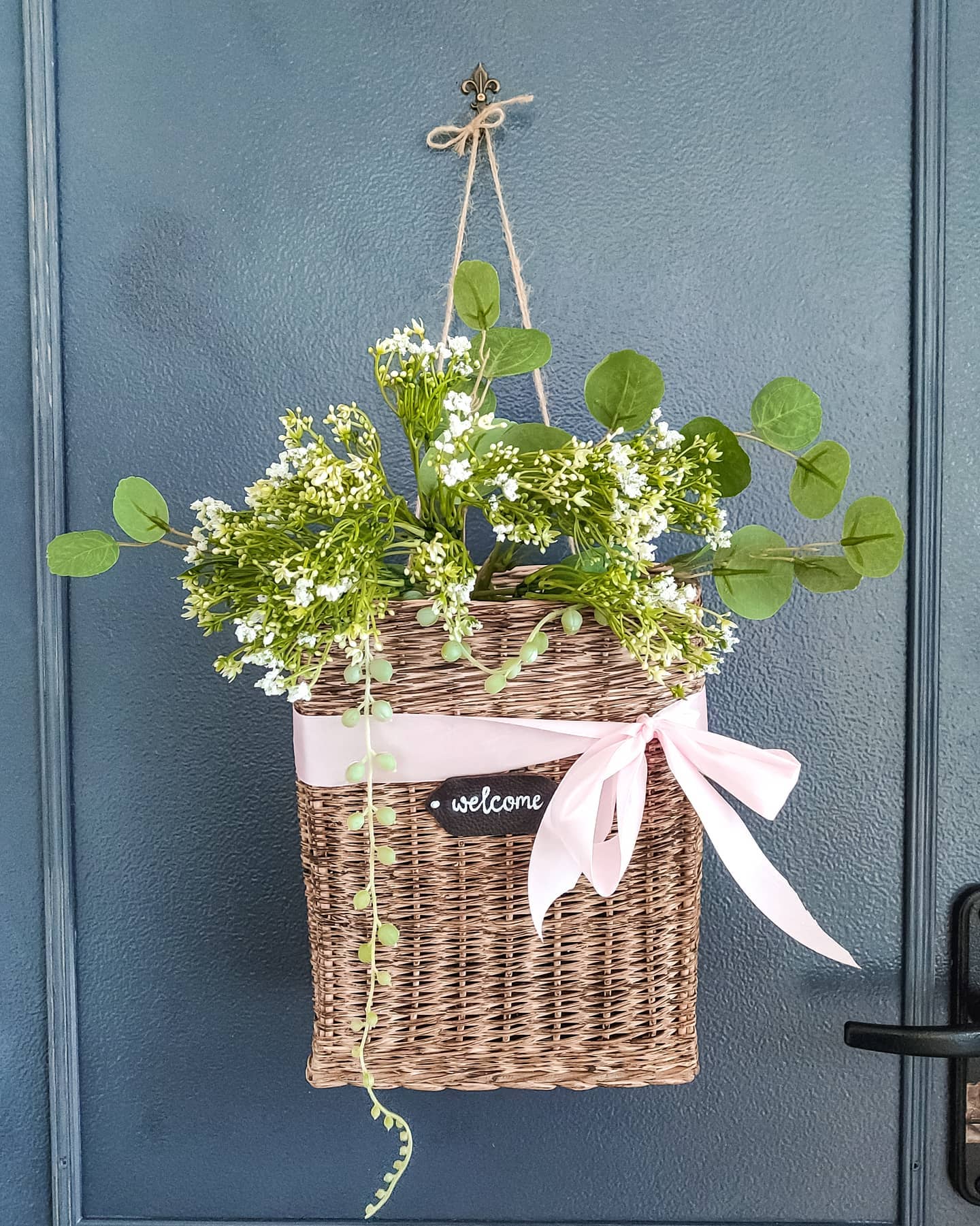 19. Let Greenery Spill From a Welcome Basket
