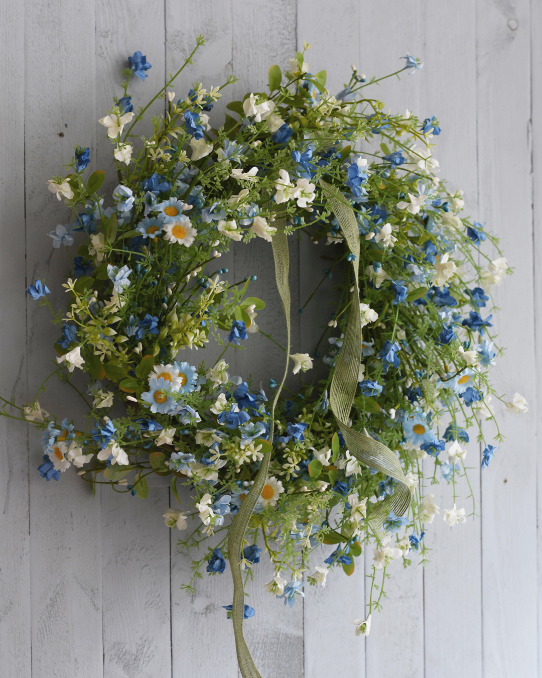 11. Keep Blue and White Flowers Airy