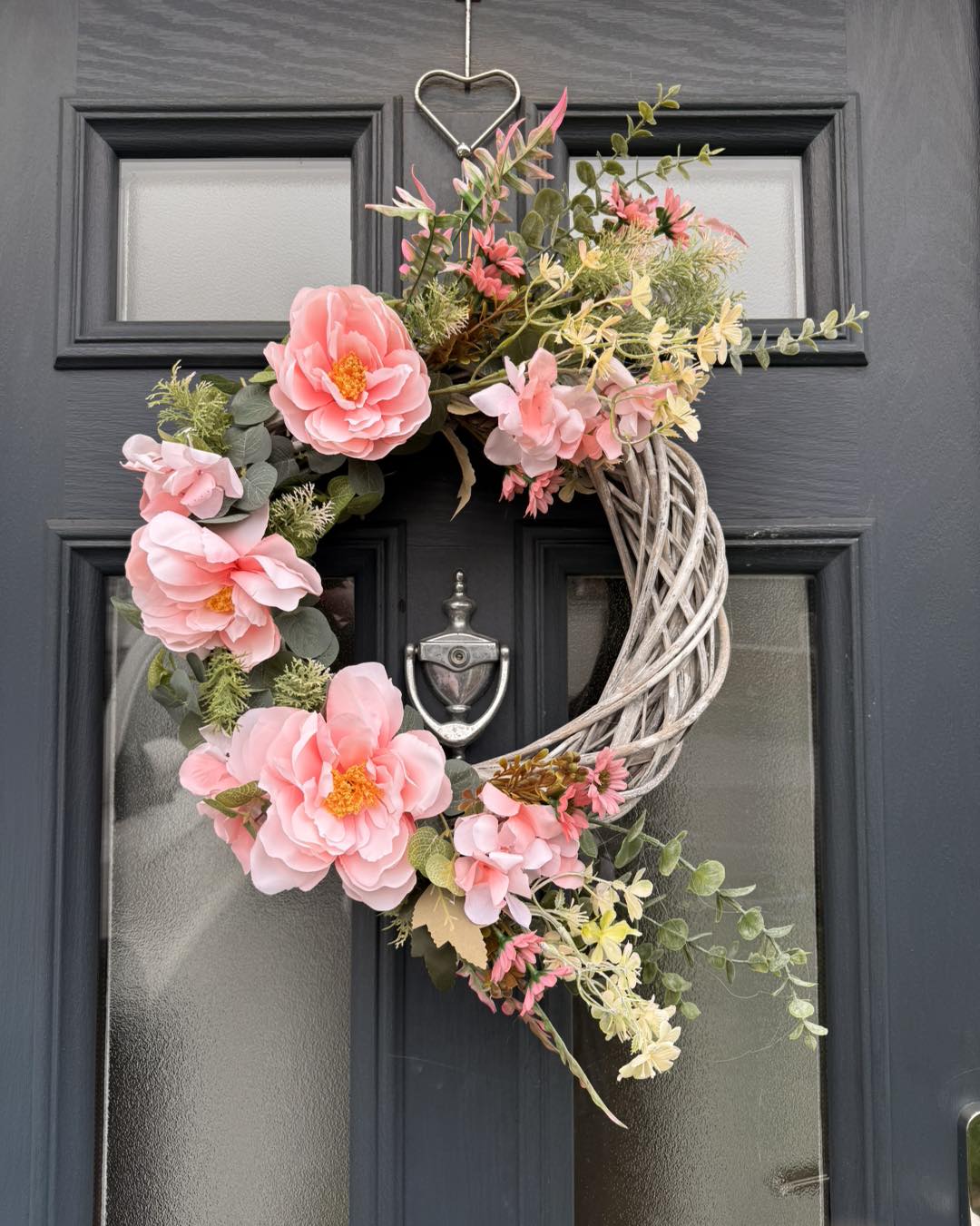 16. Place Three Pink Blooms on a Pale Vine Ring