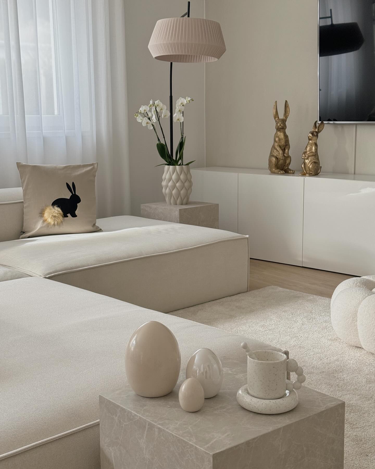 12. Keep Easter Accents Within a Neutral Palette