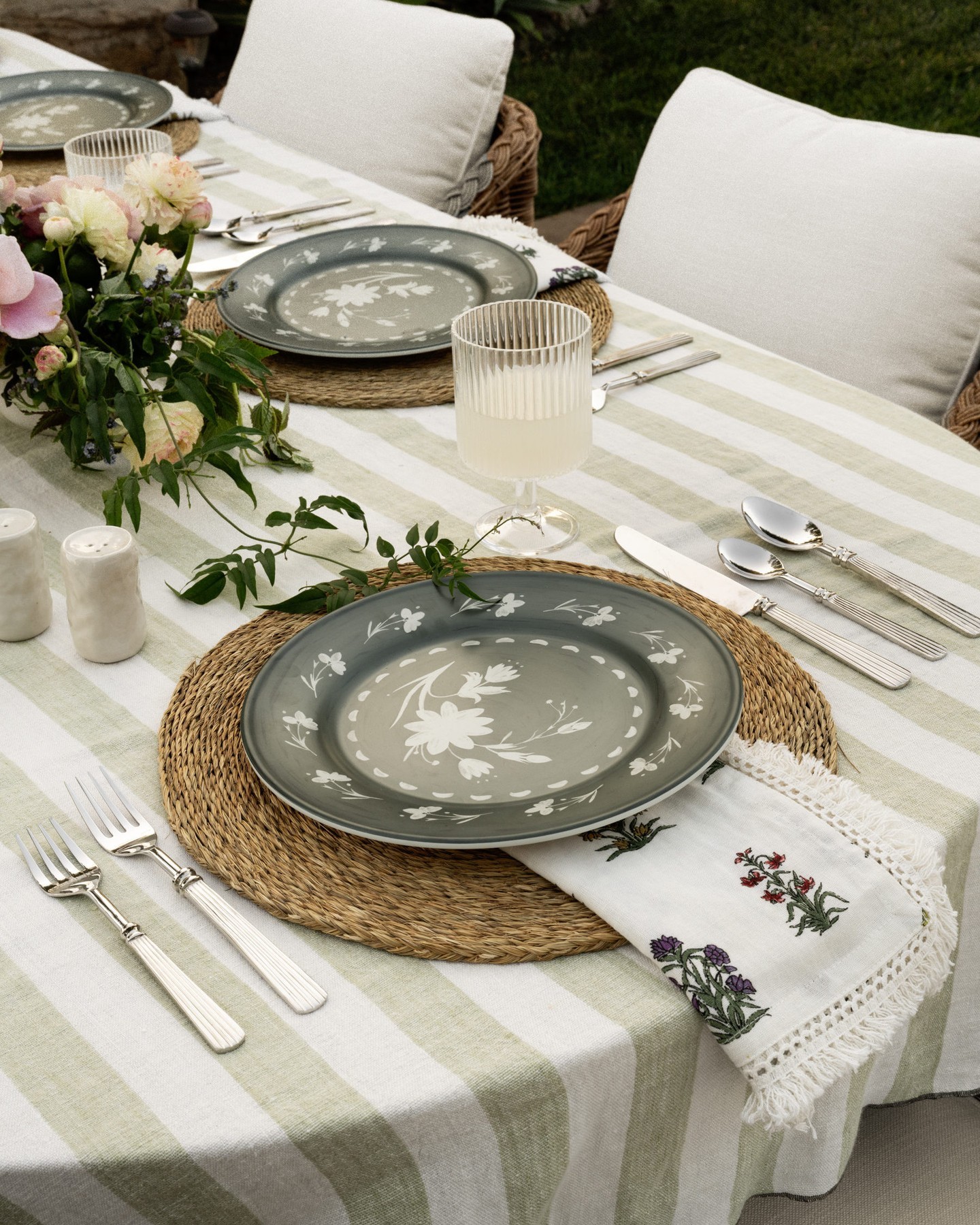 12. Botanical Napkins for an Outdoor Lunch