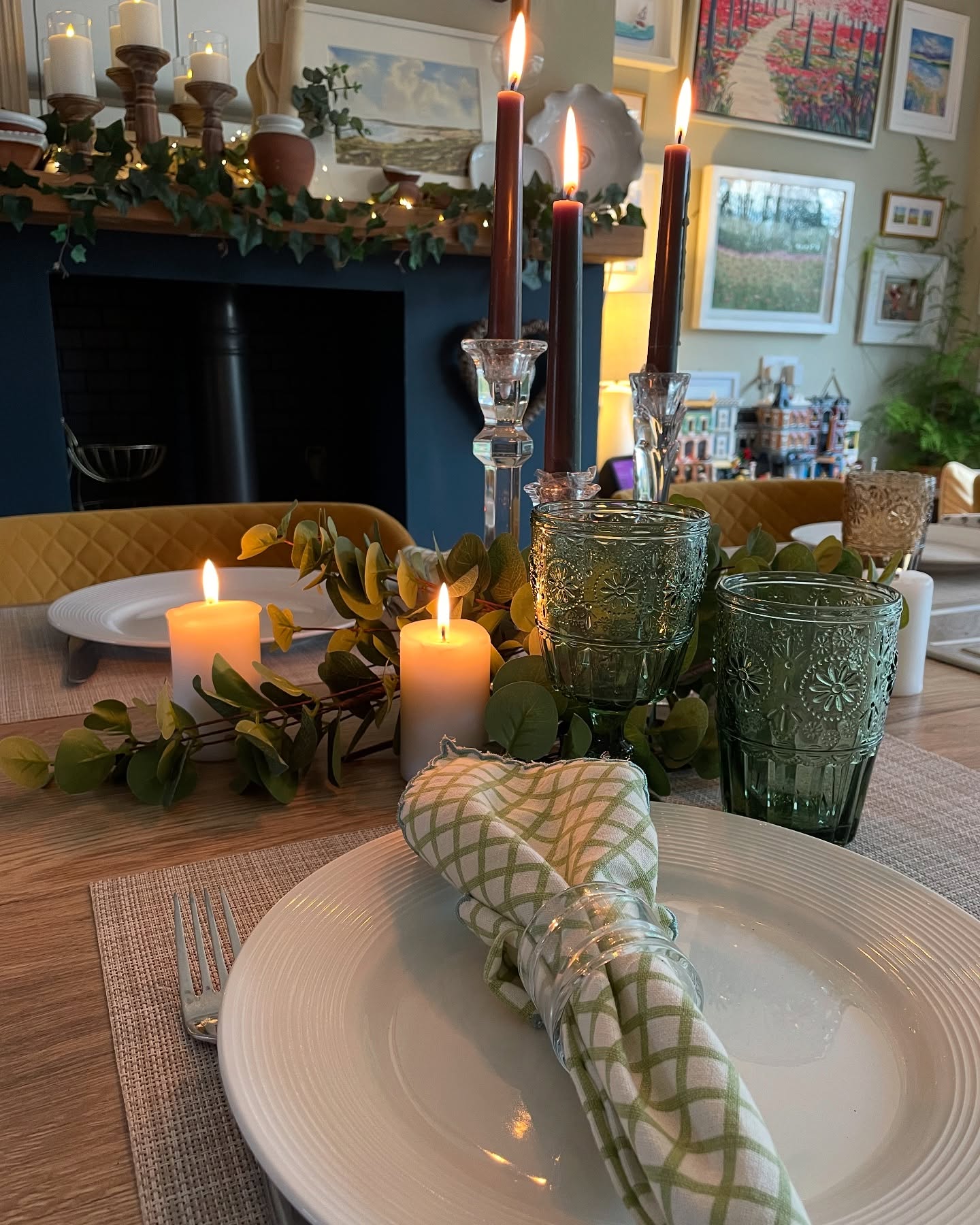 16. Low Greenery and Candlelight for a Spring Dinner