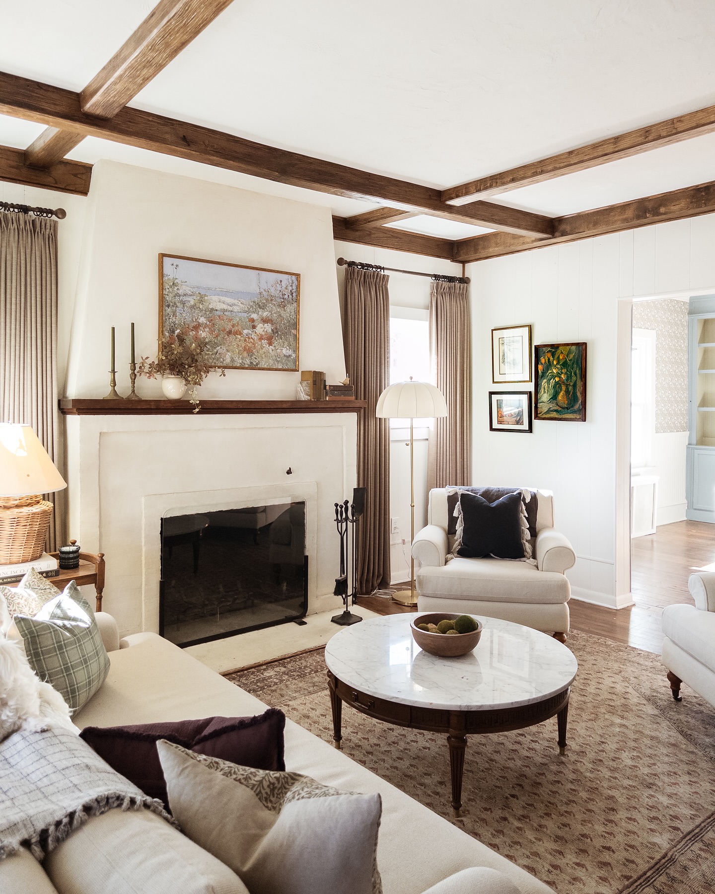 3. Give a Light Room Definition With Ceiling Beams
