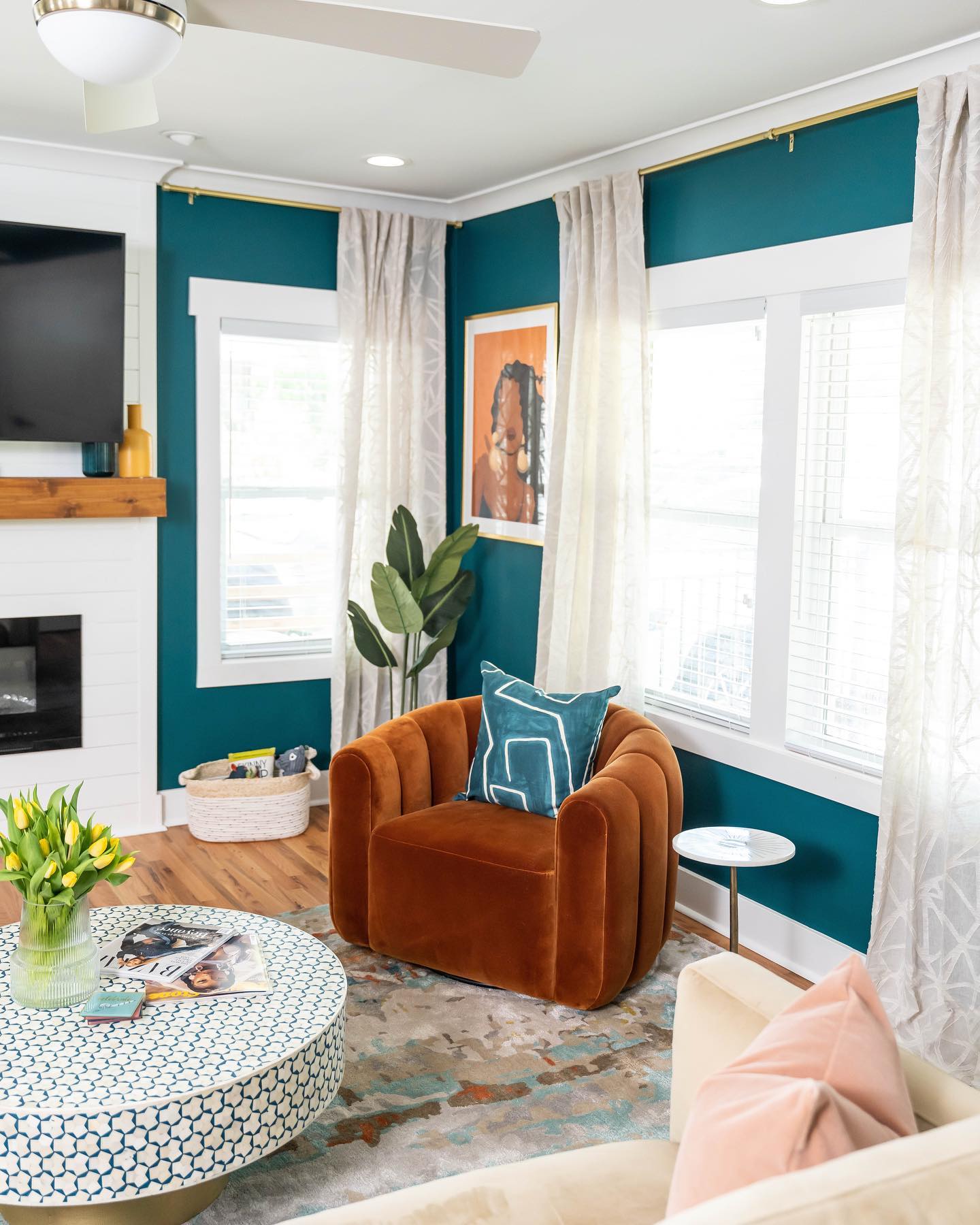 14. Outline Bright Windows with Turquoise Walls