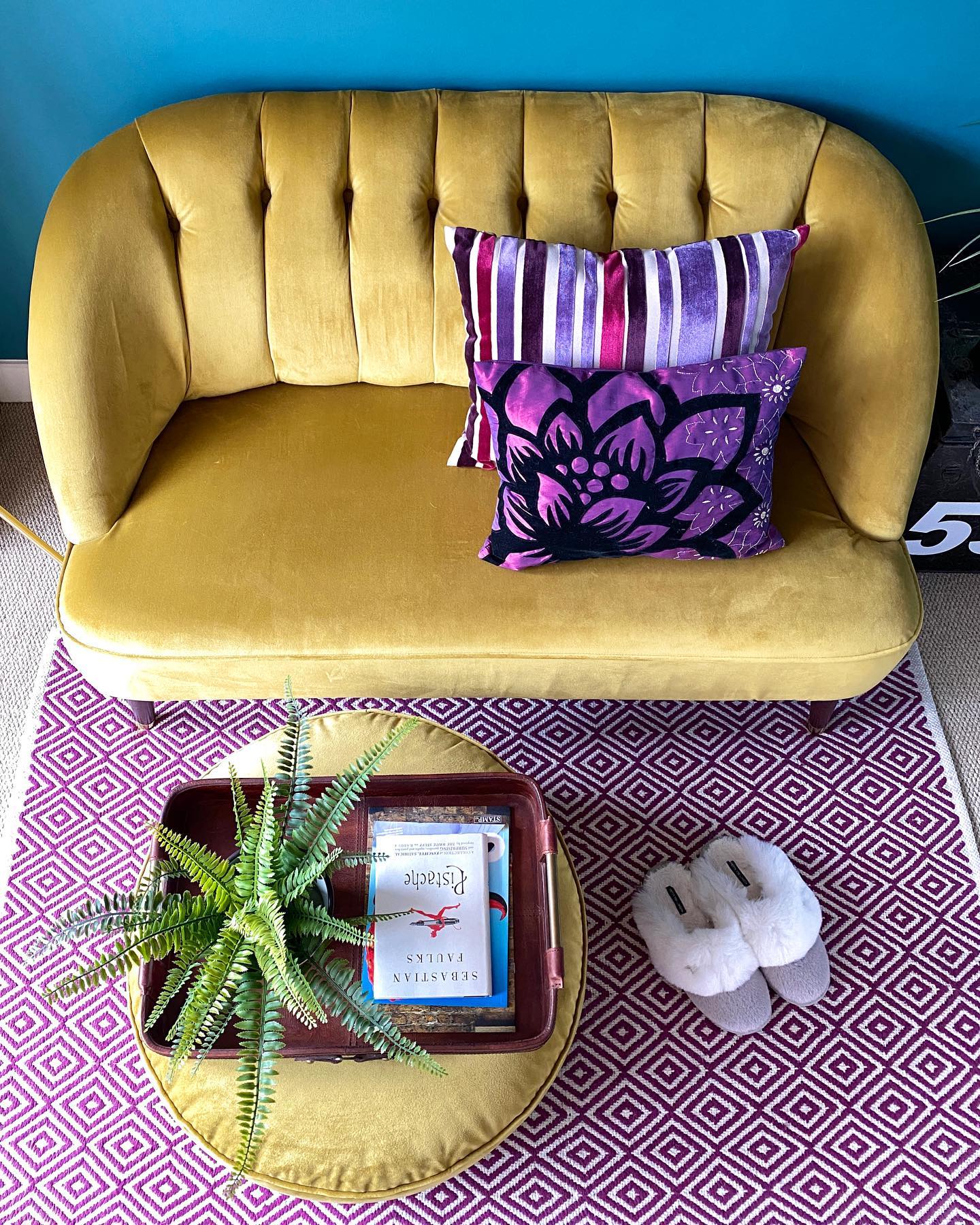 20. Set Gold Seating Against a Turquoise Accent Wall