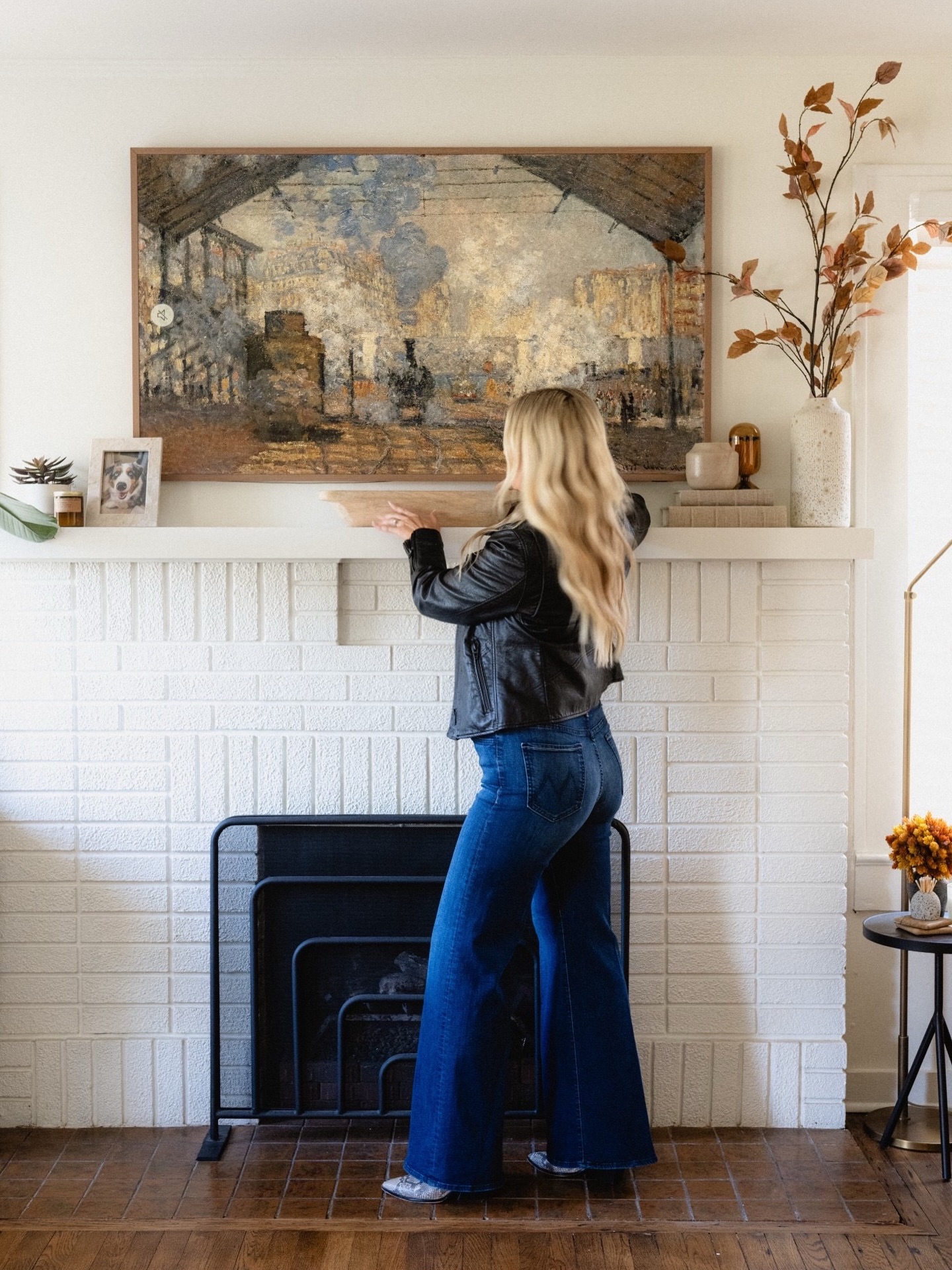 16. Give an Art TV a Traditional Setting