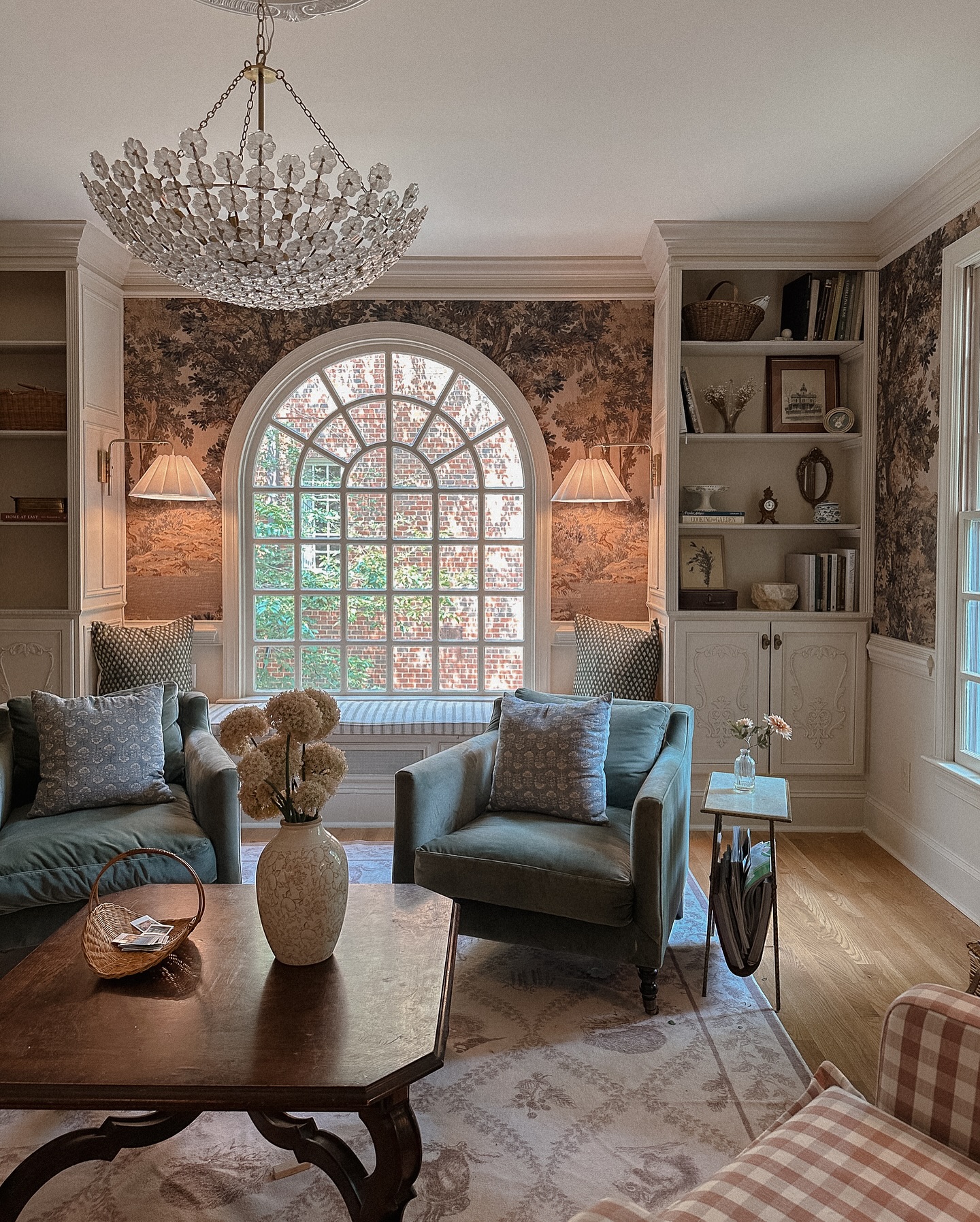 7. Let an Arched Window Shape the Room