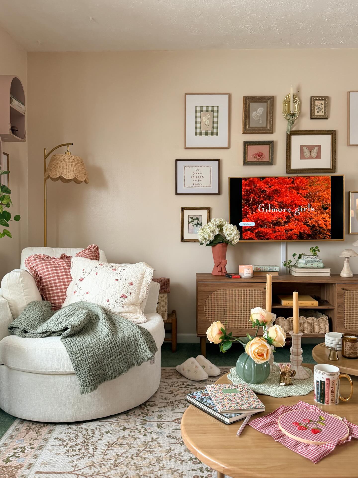 13. Add Scalloped Edges to a Cozy Round Chair