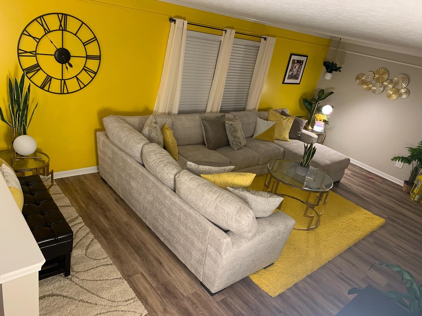 16. A Yellow Feature Wall with Gray Seating